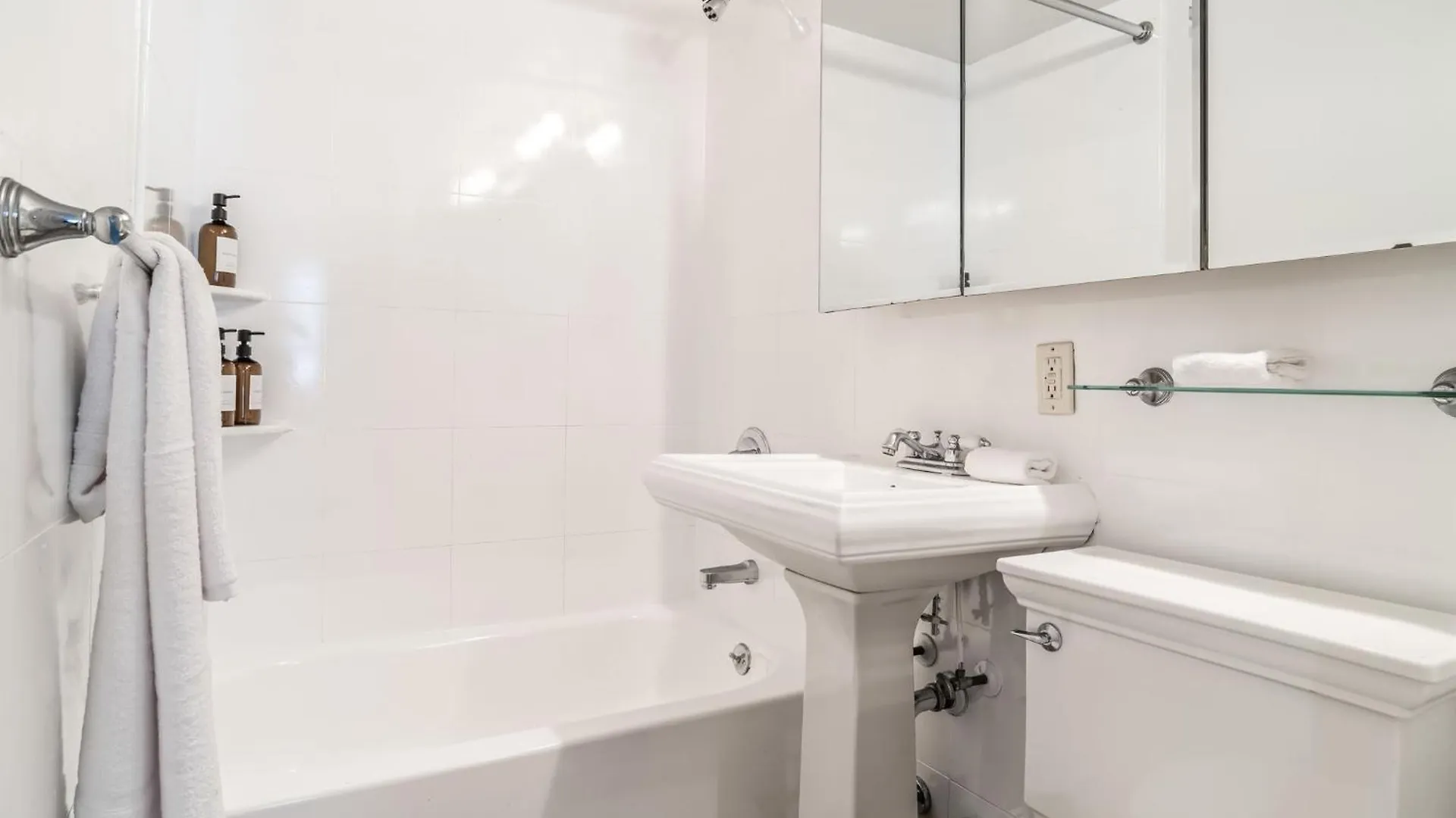 Stylish Midtown 2Bed 1Bth Apartment In The Heart Of Midtown Manhattan New York 0*,  United States